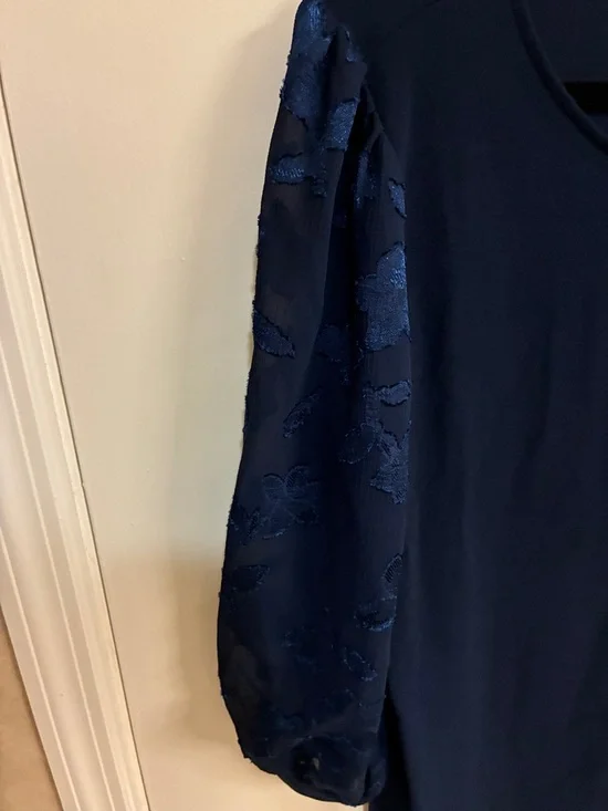 NWT CeCe Navy Floral Sheer Sleeve Blouse Sz M - Picture 3 of 9